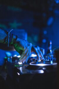 Leia mais sobre o artigo A Influência de Ribeiro no Mundo da Música Eletrônica